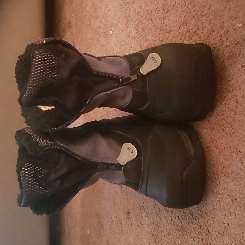 Snow boots